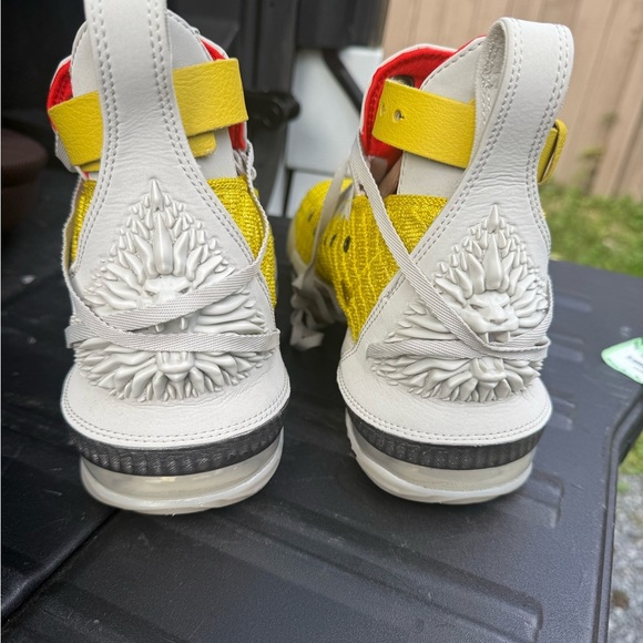 NWOT Nike LeBron Yellow and White Men\'s Athletic Shoes size 5.5 main image 6